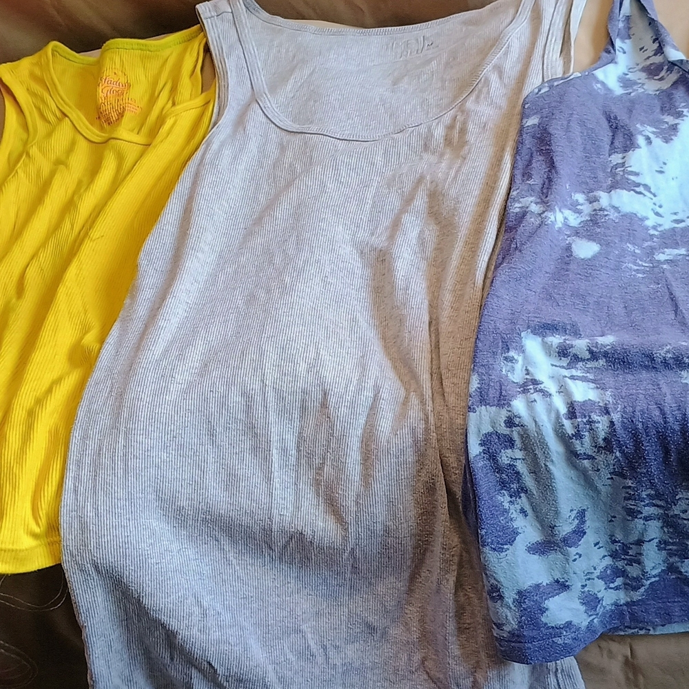 Medium Tops Bundle - Picture 6 of 7